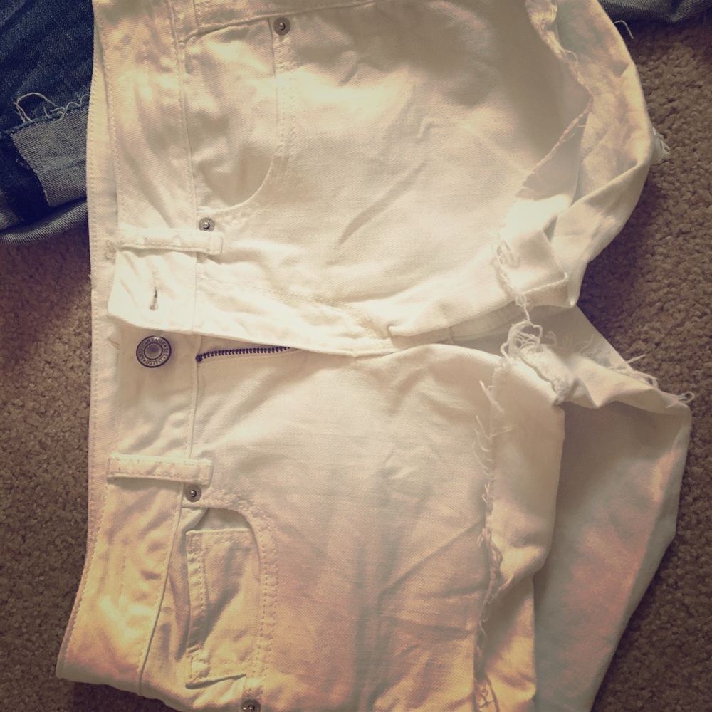 American Eagle White Shorts Size 6